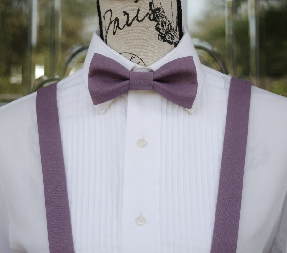 light mauve bow tie